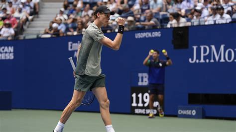 World No. 1’s Jannik Sinner and Iga Świątek ease into .